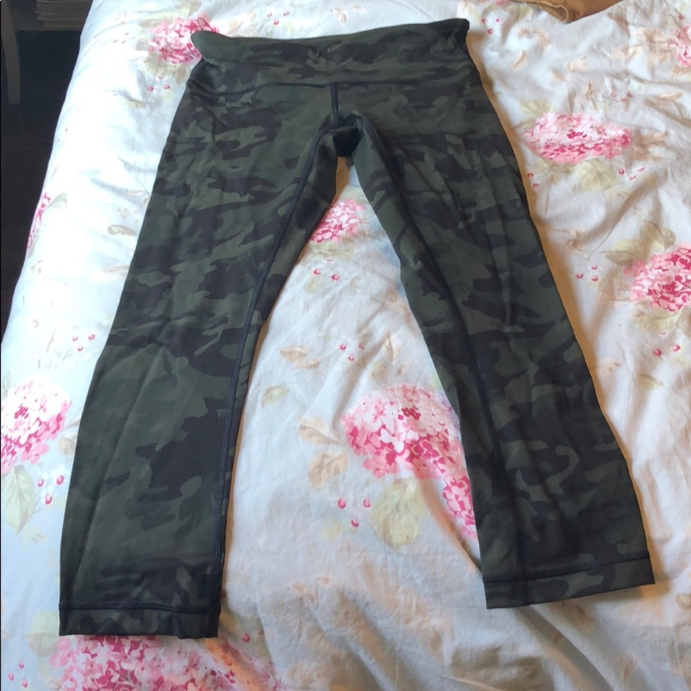 Lululemon size 4 cropped wonder under legging